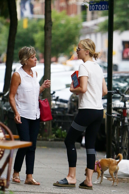 jennifer-lawrence-out-in-nyc-picturepub-18.jpg